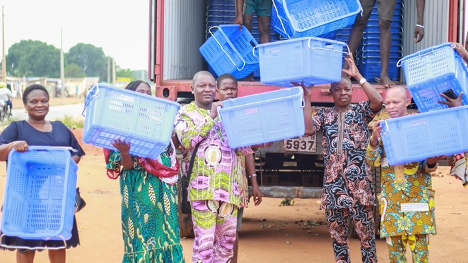  FILIÈRE ANANAS : L’ONG Partners for Development du Benin fait don de 2000 cageots à la CCAB