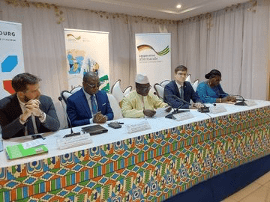 Le Togo s’engage à restaurer 1,4 million d’hectares de forêts dégradées dans sa région Centrale, à travers la deuxième phase du projet Forests4Future. Soutenue par le Luxembourg et l’Allemagne, cette initiative ambitionne de redonner vie aux écosystèmes, soutenir les communautés rurales et renforcer la résilience face au changement climatique.
