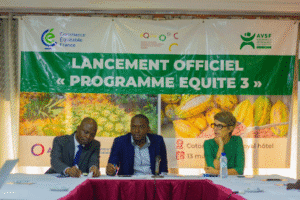 Le mardi 13 mai 2025 a eu lieu le lancement officiel du « Programme Équité 3 », à Bénin Royal Hôtel de Cotonou. Mise en œuvre par Agronomes et Vétérinaires Sans Frontières (AVSF) et le Commerce Équitable France (CEF), ce programme a pour objectif principal de contribuer à la lutte contre la pauvreté par le développement des filières équitables favorables aux petits producteurs, par l’appui à la transition agro-écologique et la professionnalisation des coopératives certifiées commerce équitable en Afrique de l’Ouest.