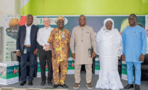 Porté par un partenariat entre chercheurs béninois et belges, le projet e-Anacarde entend moderniser la filière anacarde au Bénin. À travers des innovations scientifiques et technologiques, il vise à améliorer la productivité, renforcer la coordination des acteurs et faciliter l’accès à l’information et au financement.