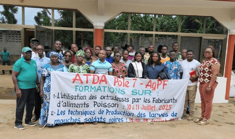 L'Agence Territoriale de Développement Agricole (ATDA) du pôle 7 a organisé sur le site Agro PREMAL Food à Porto-Novo une formation pratique à l’endroit des pisciculteurs, du 16 au 18 juillet 2025. L’objectif principal de cette formation est de renforcer la capacité des pisciculteurs sur les techniques de production des larves de mouches soldats noires.