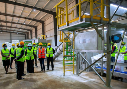 Une nouvelle usine d’engrais a été inaugurée à Shai Hills, dans le district de Shai Osudoku, région du Grand Accra. L’investissement, d’une valeur de 3,5 millions de dollars, a été réalisé par Invess Agriculture Ltd en partenariat avec Nitron Group et géré par AAA Infrastructure Ghana Ltd