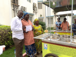 La Faculté des Sciences Agronomiques (FSA) de l’Université d’Abomey-Calavi (UAC), en partenariat avec le Centre de Coopération Internationale en Recherche Agronomique pour le Développement (CIRAD), l’Institut de Recherche pour le Développement (IRD) et l’ONG LARES (Laboratoire d’Analyse Régionale et d’Expertise Sociale-Bénin), conduisent des travaux de recherche sur l’amélioration de la qualité nutritionnelle des produits à base de niébé