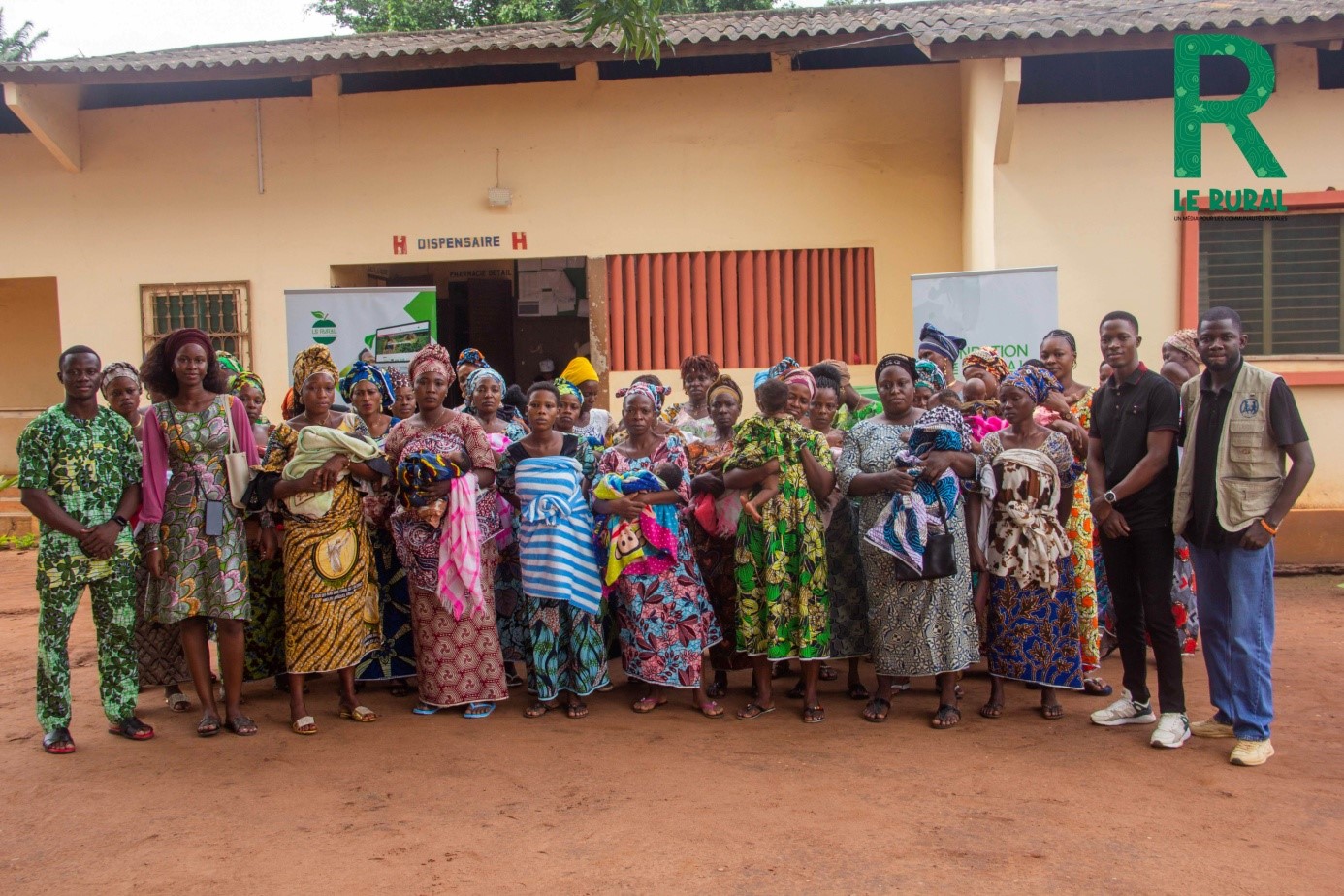 Le mercredi 15 octobre 2025, à Tchaada dans la commune d’Ifangni, le groupe de presse LE RURAL et l’ONG Aide et Solidarité ont organisé une séance de sensibilisation sur le cancer du sein