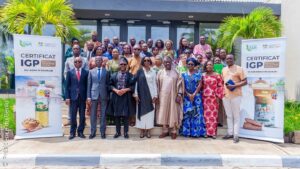 certificats IGP Cotonou a vibré au rythme du Consommons local lors de la cérémonie officielle de remise des certificats d’Indication Géographique Protégée (IGP) à deux produits emblématiques du Bénin : le Gari Sohoui de Savalou et l’Azimi d’Agonlin