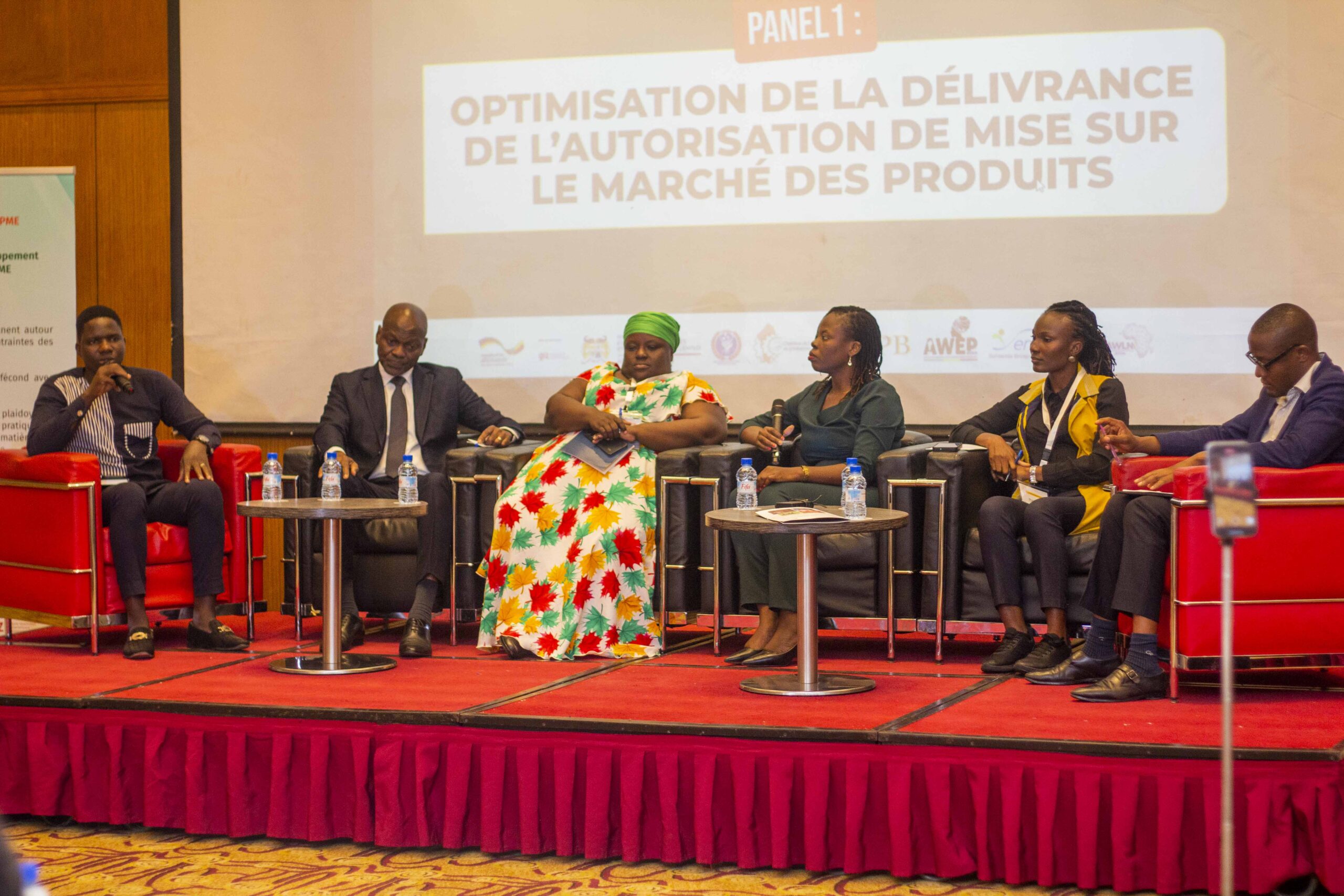 Au premier symposium sur la croissance et le développement inclusif des MPME (SyNC MPME), tenu à l’hôtel Golden Tulip de Cotonou ce 16 octobre 2025, le premier panel a réuni experts et entrepreneurs
