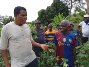 La tournée de suivi de la campagne cotonnière 2025 se poursuit activement dans la zone centre et sud du Bénin. Conduite par le Président de la Fédération Nationale des Coopératives Villageoises de Producteurs de Coton du Bénin (FNCVPC), Gani Badou Tamou