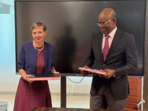Une audience entre la Cheffe de la Coopération internationale suisse, Gabriella Spirli, et le Ministre béninois de la Décentralisation et de la Gouvernance Locale, Raphaël Akotègnon, s’est tenue ce 13 octobre 2025 pour faire le point des programmes AGORA, FADEC et PDIEM, et consolider le partenariat bilatéral dans le secteur de la décentralisation.