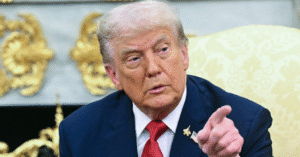 Le revirement de Donald Trump sur les droits de douane frappant le café marque un tournant pour le pouvoir d’achat des Américains. Malgré une inflation persistante et le coût élevé des denrées courantes, cette mesure vise à réduire la pression sur le portefeuille des consommateurs.