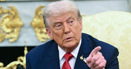 Le revirement de Donald Trump sur les droits de douane frappant le café marque un tournant pour le pouvoir d’achat des Américains. Malgré une inflation persistante et le coût élevé des denrées courantes, cette mesure vise à réduire la pression sur le portefeuille des consommateurs.