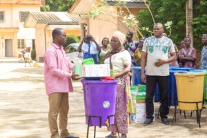 Du 11 au 12 décembre 2025, le Conseil de Concertation des Riziculteurs du Bénin (CCR-B), dans le cadre de la mise en œuvre du projet Delta Mono, a renforcé ses actions en faveur de la promotion d’une riziculture durable au sein de la Réserve de biosphère du Mono. Plusieurs activités ont été menées dans les communes de Lokossa, Comè et Grand-Popo, marquant une nouvelle phase de soutien concret aux producteurs/trices de riz de la zone.