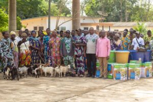 Du 11 au 12 décembre 2025, le Conseil de Concertation des Riziculteurs du Bénin (CCR-B), dans le cadre de la mise en œuvre du projet Delta Mono, a renforcé ses actions en faveur de la promotion d’une riziculture durable au sein de la Réserve de biosphère du Mono. Plusieurs activités ont été menées dans les communes de Lokossa, Comè et Grand-Popo, marquant une nouvelle phase de soutien concret aux producteurs/trices de riz de la zone.