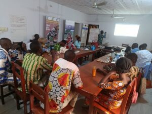 Du 14 au 16 janvier 2026, une vingtaine de jeunes entrepreneurs du secteur de l’agroécologie ont pris part à un atelier de formation consacré à l’élaboration des plans d’affaires, dans le cadre de la mise en œuvre du programme Batenforiba. Cette initiative est cofinancée par l’Union européenne et Îles de Paix, et mise en œuvre par ERAD ONG.