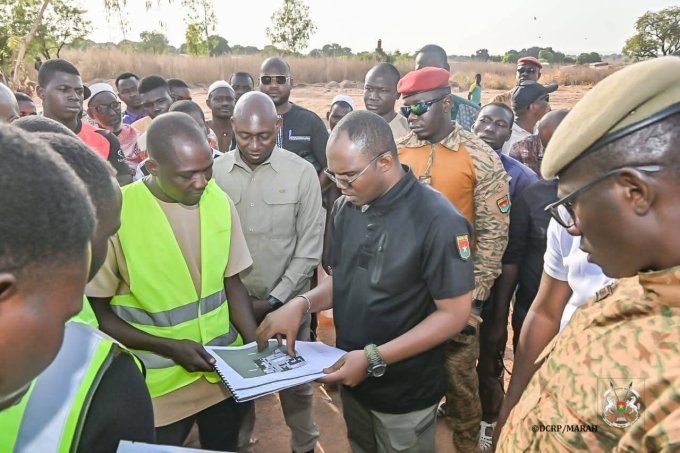 La filière bétail-viande à Banfora entre dans une nouvelle ère avec un investissement public de plus de 2,7 milliards de francs CFA. L’État burkinabè lance la construction d’un abattoir moderne pour améliorer la qualité de la viande, renforcer l’économie locale et structurer durablement la filière bétail-viande à Banfora.
