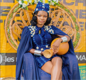  En 2025, l’événement Fènou Higbé s’est imposé comme l’une des expressions les plus visibles du dynamisme entrepreneurial béninois. Véritable célébration du consommons local, il a incarné la promotion de la créativité, la valorisation des produits « Made in Bénin » et le renforcement des initiatives de la jeunesse. Au cœur de cette dynamique, la promotrice, Sonita Tossou, a su transformer un simple marché d’exposition en un carrefour stratégique de l’entrepreneuriat rural et urbain.