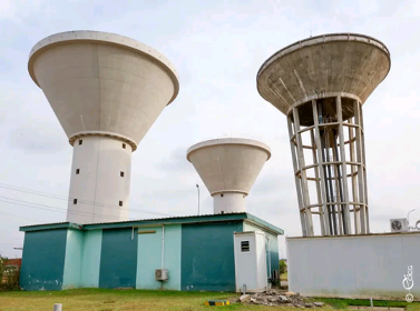 Pour un accès durable à l’eau potable, la Côte d’Ivoire se dote de l’usine de la lagune Aghien, marquant un tournant majeur. Dotée d’une capacité de 150 000 m³ par jour, elle devient ainsi un levier stratégique pour le développement économique, social et sanitaire du pays.