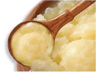 Le lait de vache, de la traite à la transformation, connait un processus rigoureux pour en faire du beurre. Ce processus mêle non seulement savoir-faire traditionnel mais aussi une hygiène irréprochable. En dehors de son usage nutritionnel, le beurre obtenu joue un rôle aussi important dans la médecine traditionnelle et bien plus.