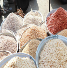 Après une année 2025 marquée par une remontée générale des prix, les marchés alimentaires mondiaux commencent 2026 sur une note plus calme. Les cours, qui avaient progressé l’an dernier après deux années de recul, enregistrent désormais un léger repli, signe d'une accalmie sur les places financières internationales.