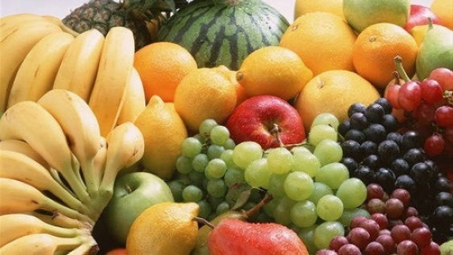 Le carême chrétien et musulman a débuté mercredi 18 février 2026. Sur les marchés, cette période de prière et de privation change les habitudes d’achat. Les fruits, les légumes et le sucre, très utilisés pour la rupture du jeûne, sont davantage recherchés. Conséquence directe : les ventes augmentent, mais les prix aussi.