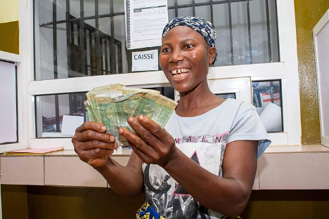 Accéder au crédit demeure un parcours semé d’embûches pour de nombreux producteurs béninois. Si cet outil de financement agricole représente une opportunité de croissance, il expose néanmoins les exploitants à de lourdes contraintes lorsqu’il n’est pas adapté à leurs réalités.