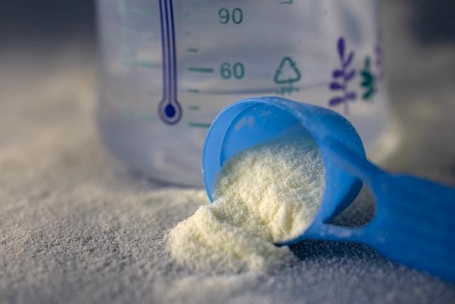 Le Maroc a décidé de retirer du marché plusieurs lots de lait infantile après une alerte sanitaire internationale signalant un risque lié à la bactérie Bacillus cereus, capable de produire la toxine Céruléide