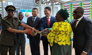 Après des années de travail, l’ananas béninois « Pain de sucre » fait enfin son entrée sur le marché chinois, l’un des plus exigeants au monde. Le mercredi 18 mars 2026, une cargaison historique a quitté Allada pour marquer l’internationalisation de cette filière.