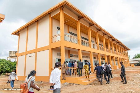 Pour renforcer la formation technique dans le secteur agricole, le gouvernement béninois a donné son accord pour la construction de trois écoles professionnelles dans les communes de Bassila, Ouessè et Zè. L’annonce a été faite en conseil des ministres de ce mercredi 11 mars 2026. Ce projet s’inscrit dans un programme national visant à moderniser les infrastructures de formation et à préparer une nouvelle génération d’acteurs agricoles.