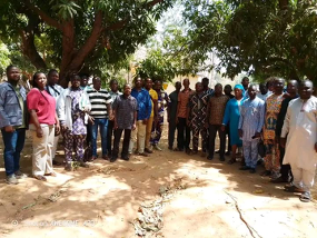 Les mouches des fruits figurent parmi les principaux ravageurs qui menacent la production de mangues au Bénin, occasionnant des pertes importantes pour les arboriculteurs. Pour renforcer les capacités d’encadrement des producteurs face à ce défi phytosanitaire, une formation pratique a été organisée au profit des Chefs Cellules Communales (CCeC) et des Techniciens Spécialisés (TS) en charge de l’arboriculture fruitière dans les Pôles de Développement Agricole (PDA) 2, 3 et 4.