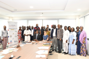 Le Comité d’Orientation Stratégique (COS) du Programme Redevabilité a tenu, ce jeudi matin, sa première session ordinaire au titre de l’année 2026. Organe de pilotage et de décision du programme, le COS est présidé par le Ministère de la Justice et de la Législation. Cette rencontre a réuni les principaux acteurs institutionnels et partenaires impliqués dans la mise en œuvre du programme.