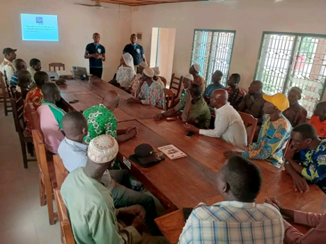 À Bembéréké, le projet Water First de THP-Bénin poursuit son engagement auprès des communautés pour un accès sûr et durable à l’eau potable. Au-delà de la réhabilitation de 92 pompes, l’initiative renforce le leadership local et la responsabilité collective, impliquant pleinement les habitants dans la gestion de leurs points d’eau.