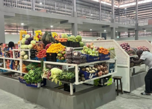 Du champ au marché urbain, le parcours des produits agricoles reste semé d’obstacles. Entre difficultés de transport, pertes post-récolte et fluctuations des prix, producteurs, transporteurs et commerçants font face à une chaîne d’approvisionnement encore fragile. Une situation qui impacte directement leurs revenus et le pouvoir d’achat des consommateurs.